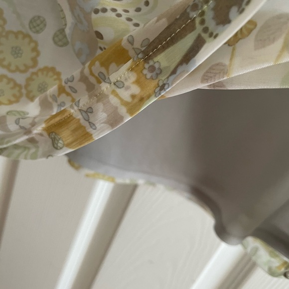 Very cute and elegant summer dress bought in Japan.US small size. good condition - Picture 5 of 9